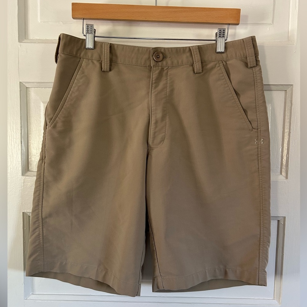 Men's Under Armour Tan Shorts with Pockets. Size 32